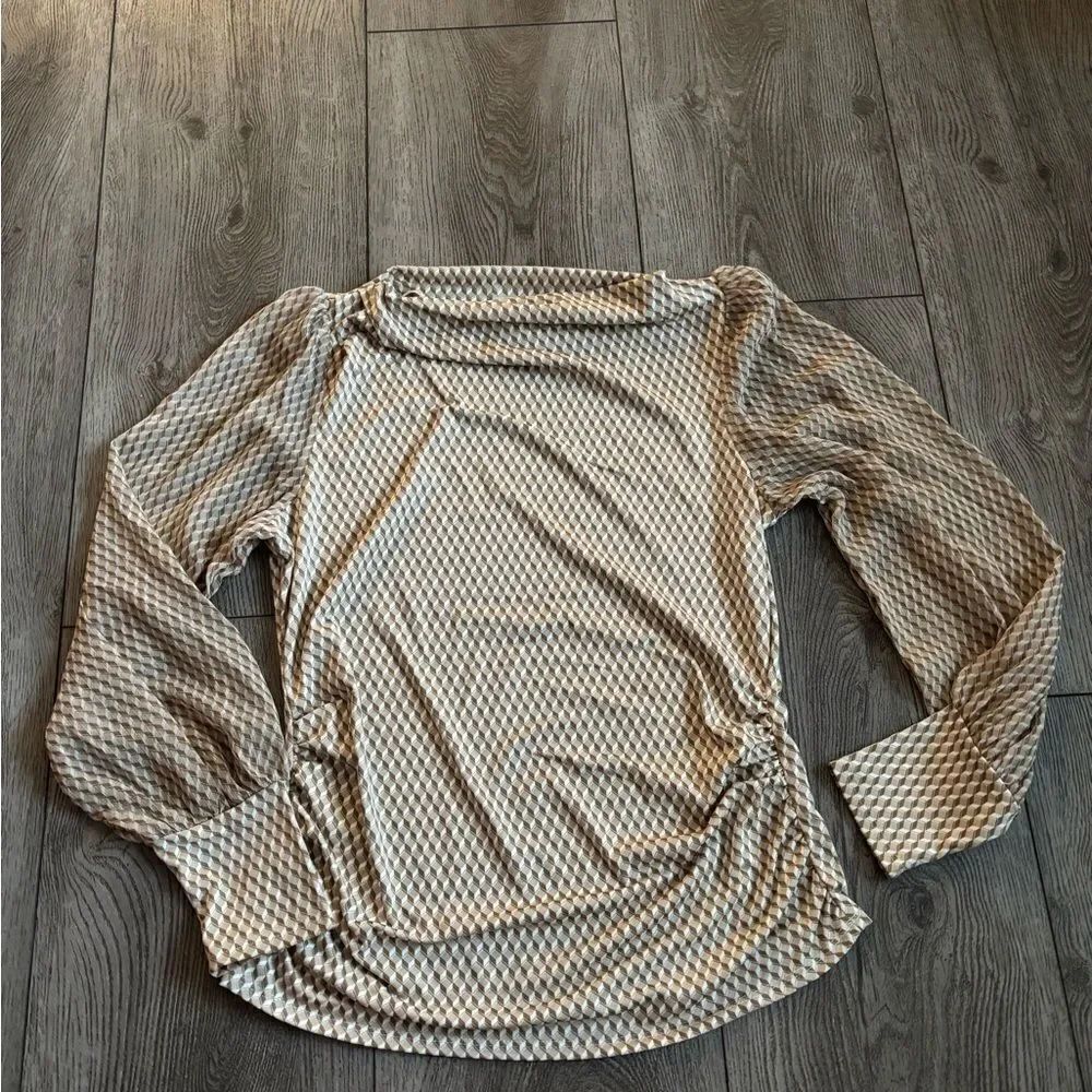 Chenault woman’s long sleeve top